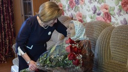 Анна Куташова поздравила красногвардейскую долгожительницу с юбилеем