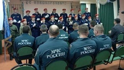 Засосенские школьники поздравили красногвардейских спасателей с праздником