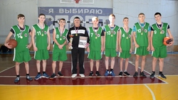 16 команд приняли участие в финальных играх школьной баскетбольной лиги «Кэс-Баскет»