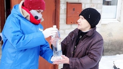 Пожилые белгородцы получили освящённую воду от волонтёров ОНФ