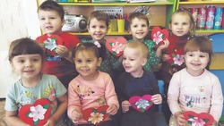 Воспитанники детсада «Солнышко» из Бирюча поздравили мам с праздником