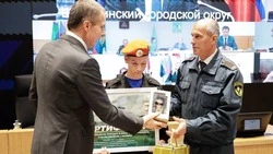 Вячеслав Гладов вручил красногвардейским призёрам игры «Зарница 2.0» заслуженную награду